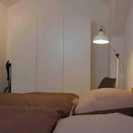 Stilvoll Renovierte Souterrainwohnung In Elbnahe 公寓