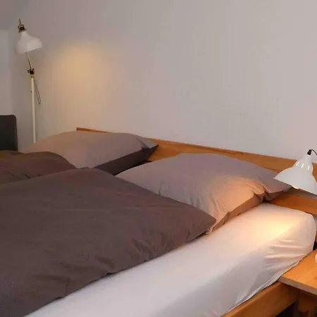 Stilvoll Renovierte Souterrainwohnung In Elbnahe *